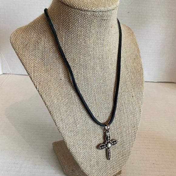 Silpada 925 Sterling Silver Cross Pearl Credence Pendant Leather Necklace - Picture 4 of 12